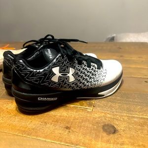 Under Armour Drive Charged Low
